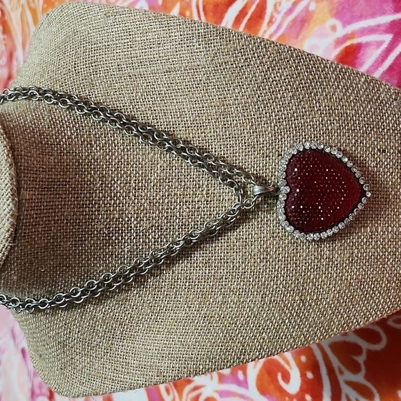 Red heart and rhinestone necklace - Picture 4 of 6